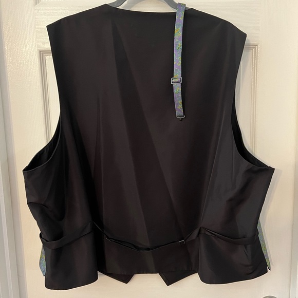 Mark of Distinction Mardi Gras Storm Vest and Bow Tie - Picture 4 of 5